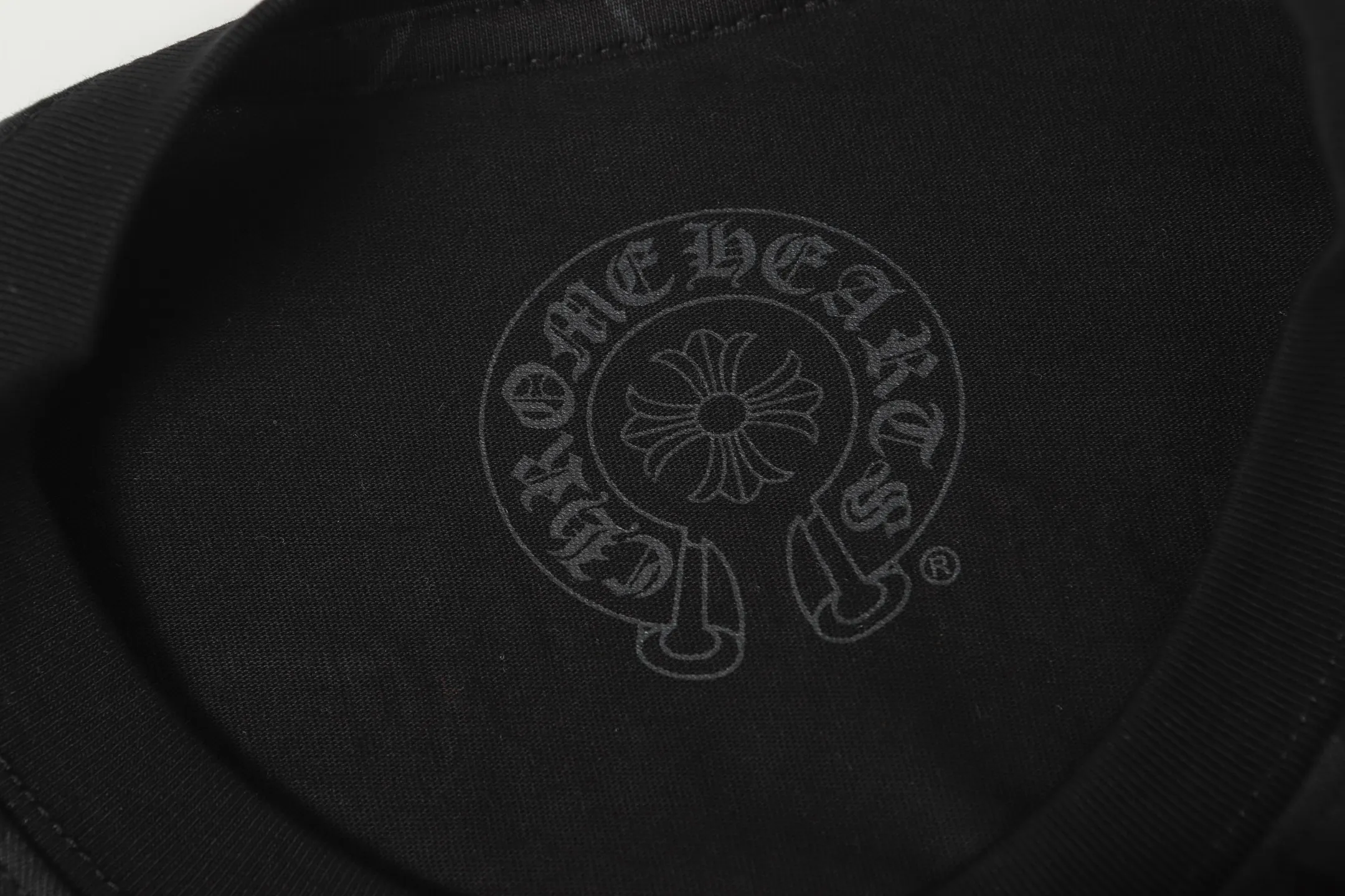 P170 Cross-border quantity model. If you pursue quality, please do not place an order. -Chrome Hearts/Chrome Hearts Dark Pattern Cross✝️Sanskrit printed popular long-sleeved T-shirt -High weight, high density and high quality. The wool is soft, delicate and skin-friendly. It feels soft and silky. It has excellent warmth and skin-friendly properties.